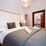 Presidential Palace Suite - Historic & Old Town